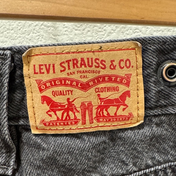 Levi's High Waisted Cinch Baggy Jeans - Picture 2 of 7